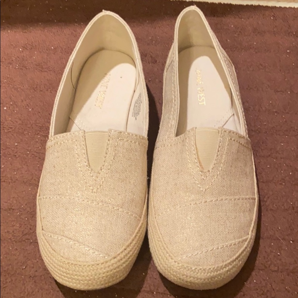 Nine West slip on shoe. Like new!